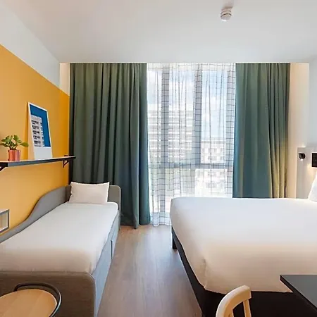 Adagio Access Centre Cathedrale Hotel 3*